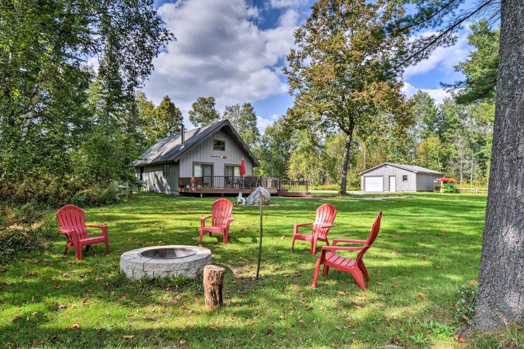 Pet-Friendly Traverse City Cabin with River Access!